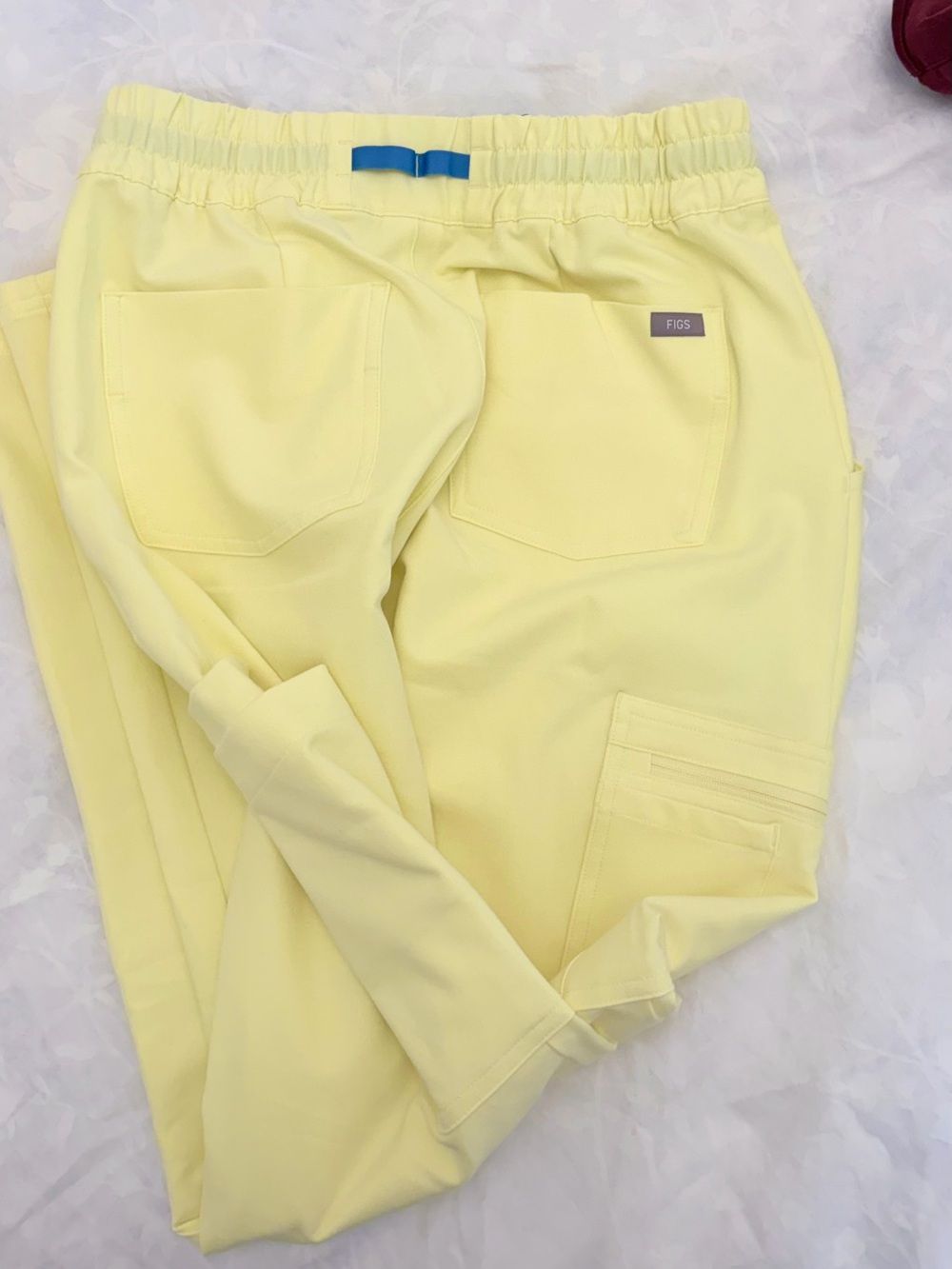Figs Scrub Pants Dowa High Waist in Yellow with Blue Drawstring - Picture 4 of 5